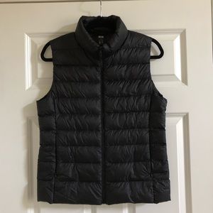 Uniqlo Lightweight Black Puffer Vest- M
